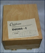 Enigma-E: Geschlossenes Gehäuse mit Zertifikat
